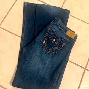 Hollister Jeans Distressed bootcut  size 7L or 28X 35